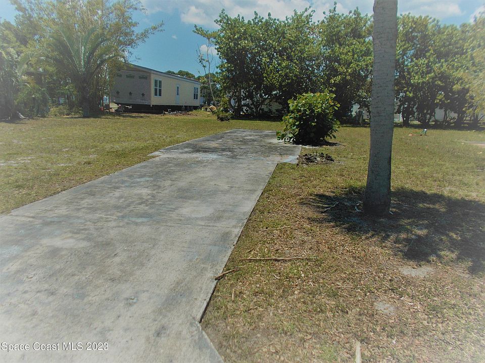 1st image of 413 Plover Dr