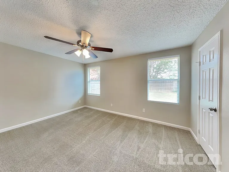 3916 Golden Horn Ln — Photo 8