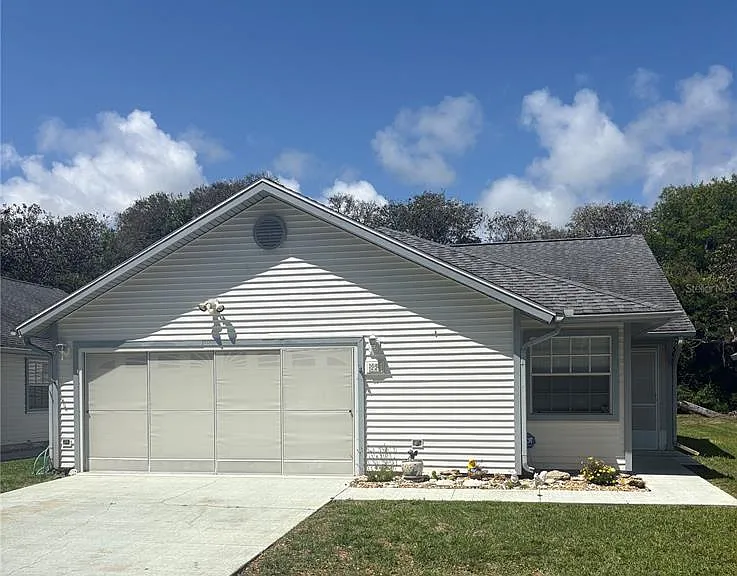 22 Bristol Dr — Photo 1