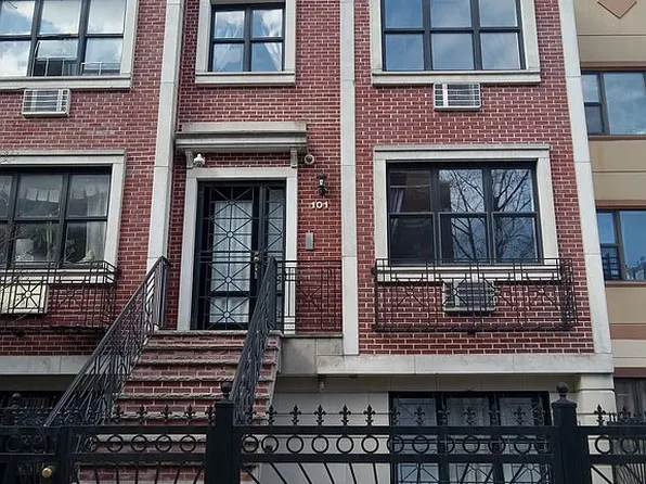101 Pulaski St, Brooklyn, NY 11206