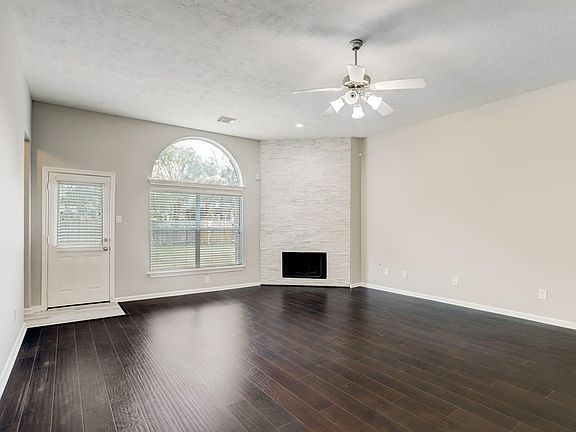 5th image of 10 Sheltered Arbor Ct