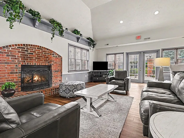Brentwood Park Apartments — Photo 49