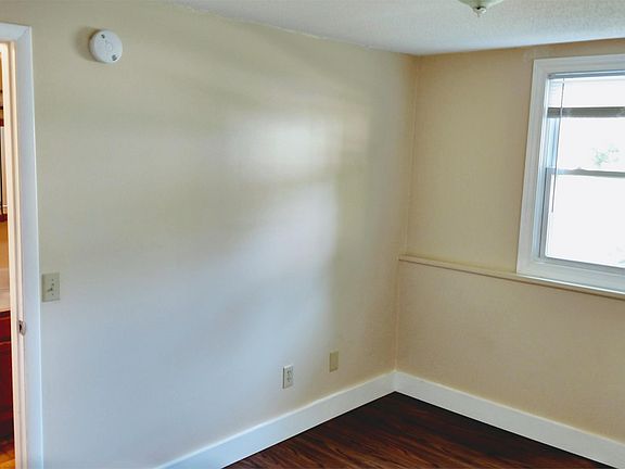 2nd image of 303 S Oak St #D