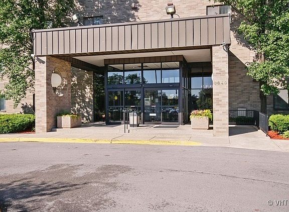 3rd image of 6340 Americana Dr APT 302