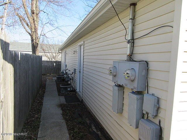 2nd image of 33&35 Murray Ln