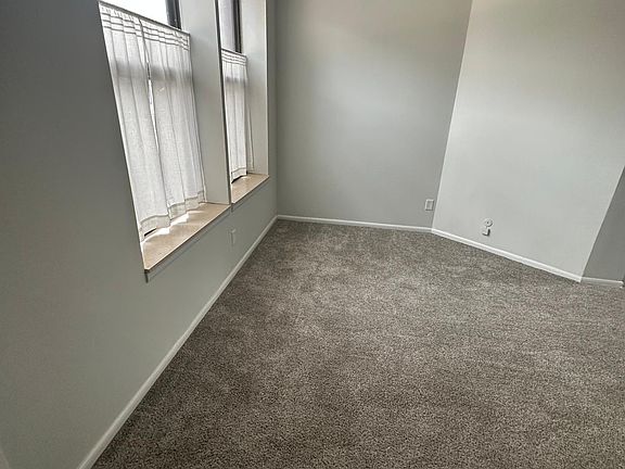3rd image of 817 Oak St