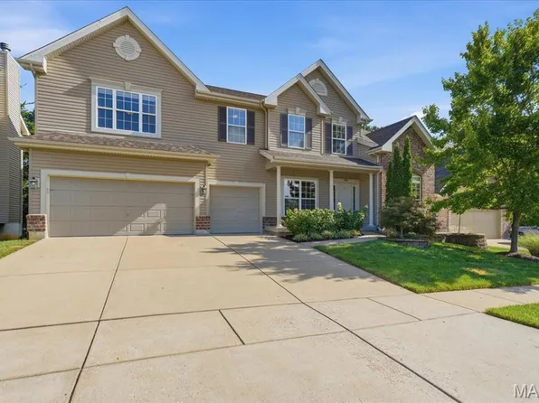 1025 Hawkins Bend Dr, Fenton, MO 63026
