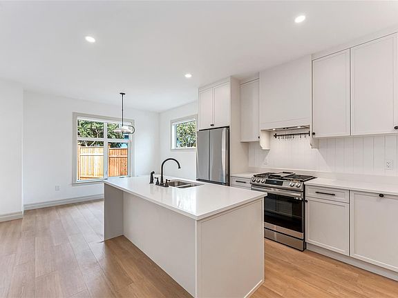 3rd image of 3098 Washington Ave #3
