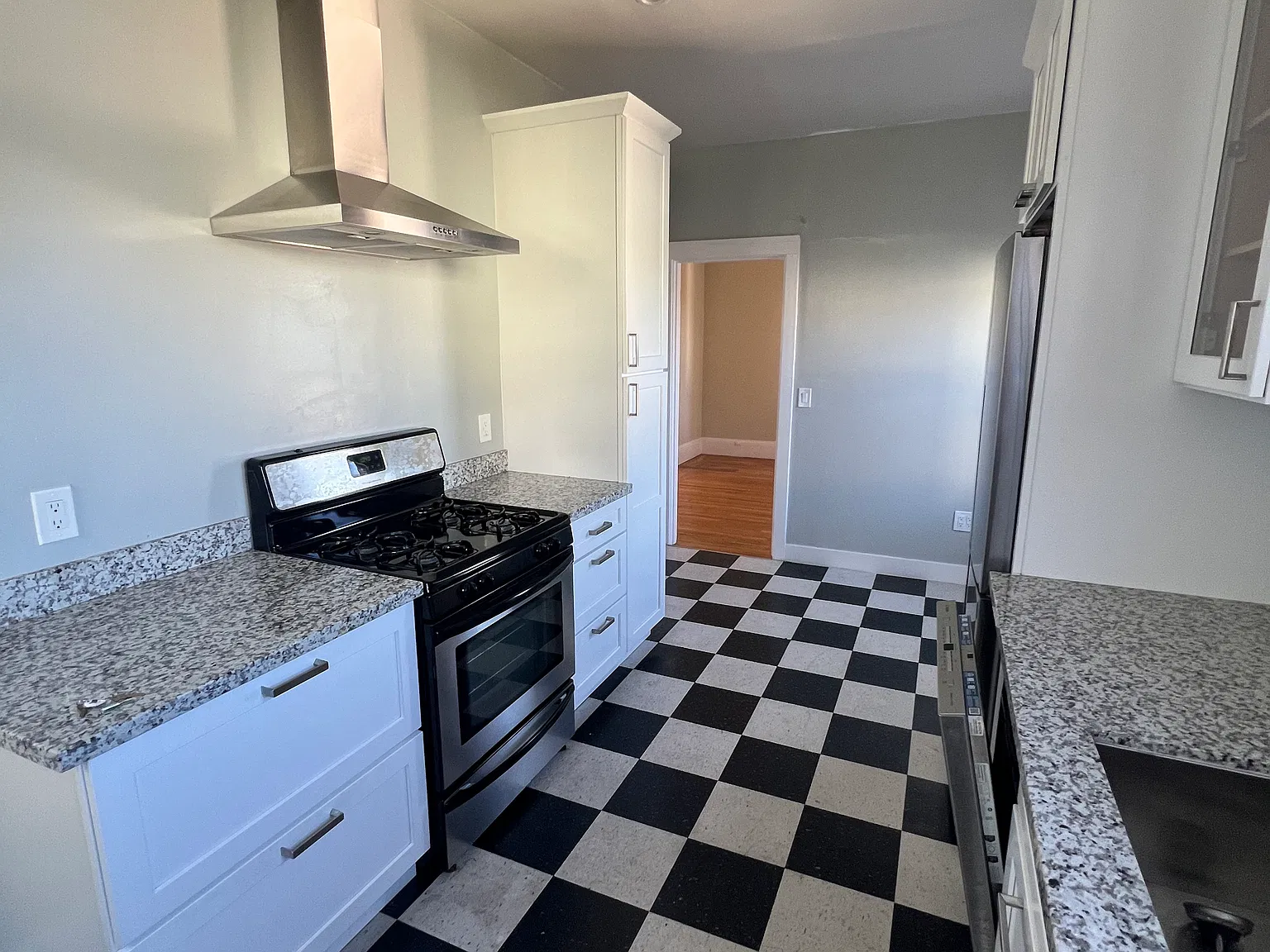 1 bed, 700 sqft, $2,575 — Photo 4