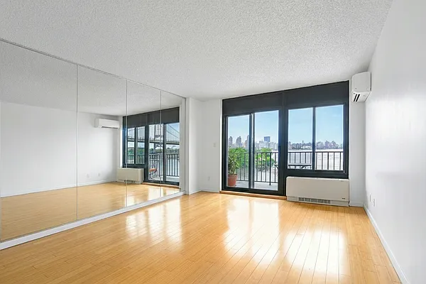 25-40 Shore Boulevard #4S