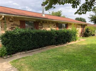 1803 Oak Hill Dr, Corinth, TX 76210
