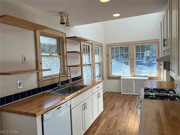 5th image of 2261 Cottage Grove Dr
