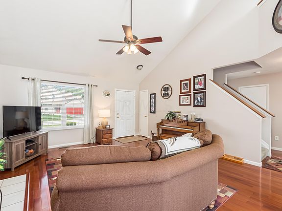 4th image of 3838 Eastrise Dr