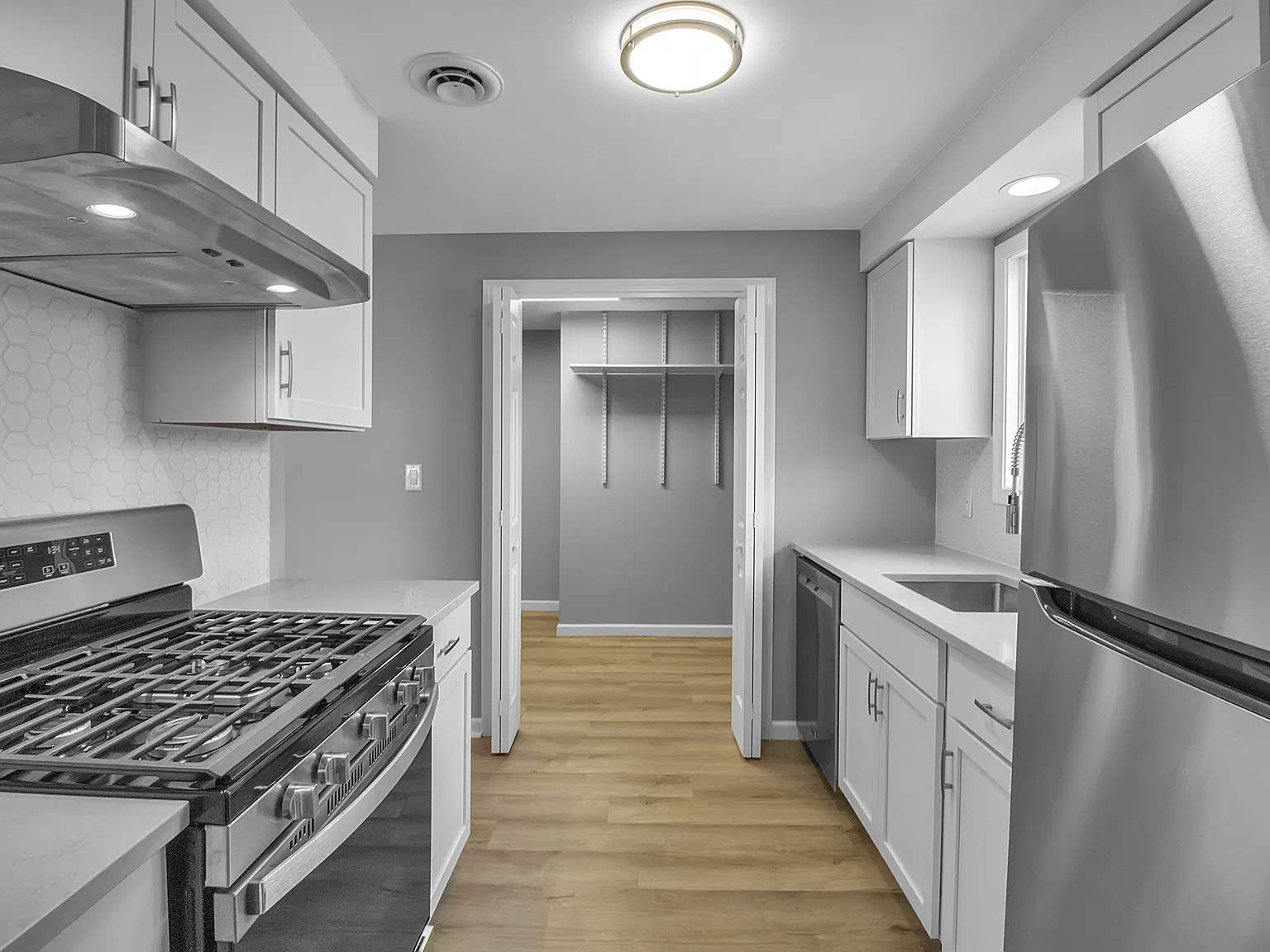 2 bed, 1000 sqft, $1,600 — Photo 4