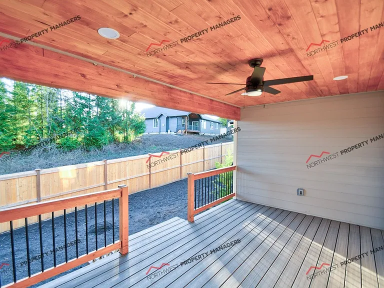 101 Sycamore Ln — Photo 32