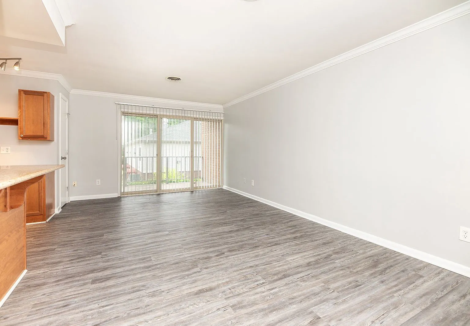 2 bed, 1.0 bath, 740 sqft, $1,295 — Photo 3