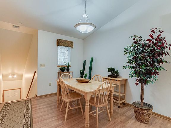 5th image of 424 W Grand Ave APT 7