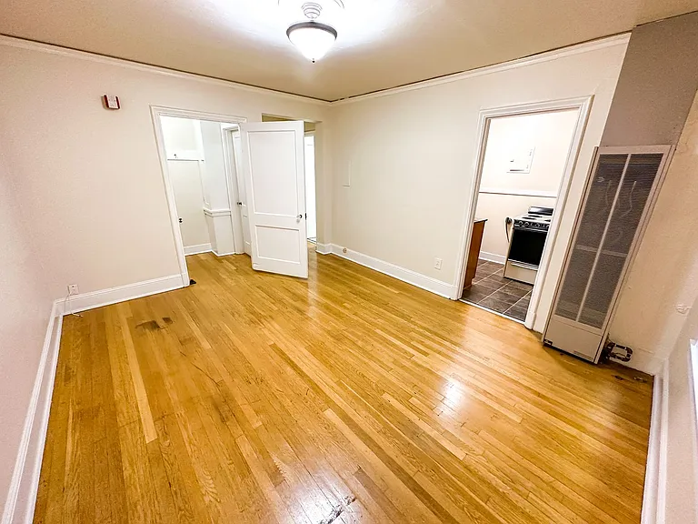 Embassy Apartments — Photo 4