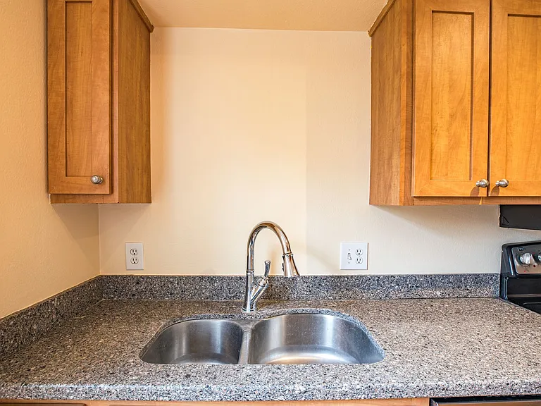 1550 Palm Ave — Photo 6