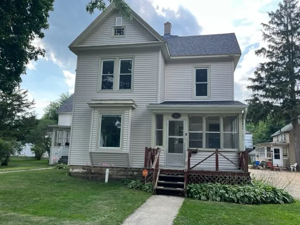 912 N 6th St, Rochelle, IL 61068