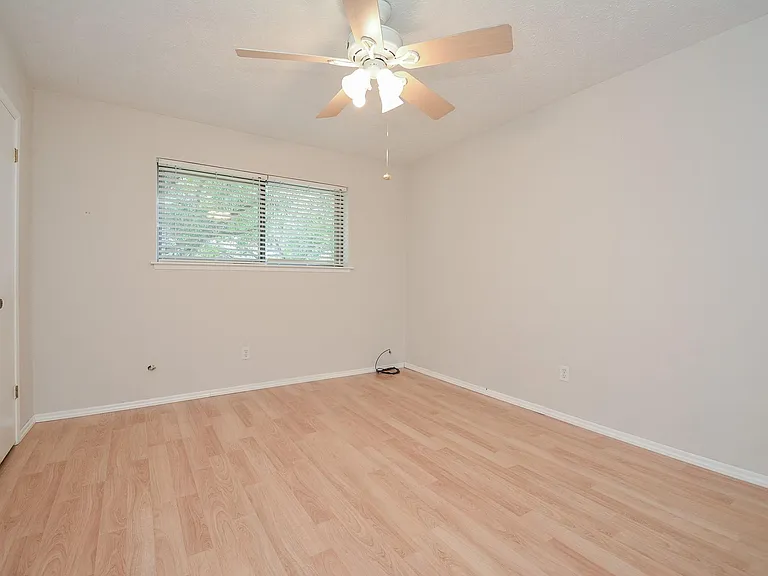 21318 Park Valley Dr — Photo 42