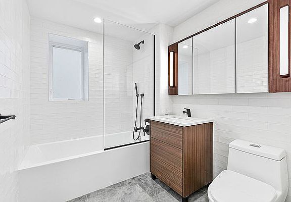 5th image of 50 Clarkson Ave #2