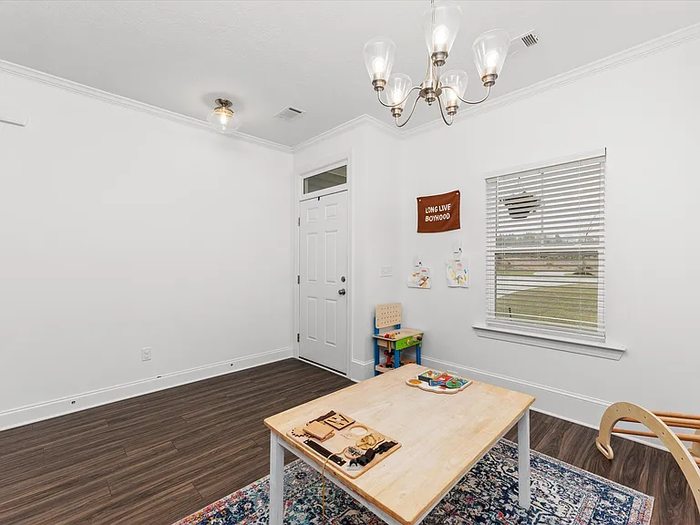 975 Newburn Dr — Photo 16