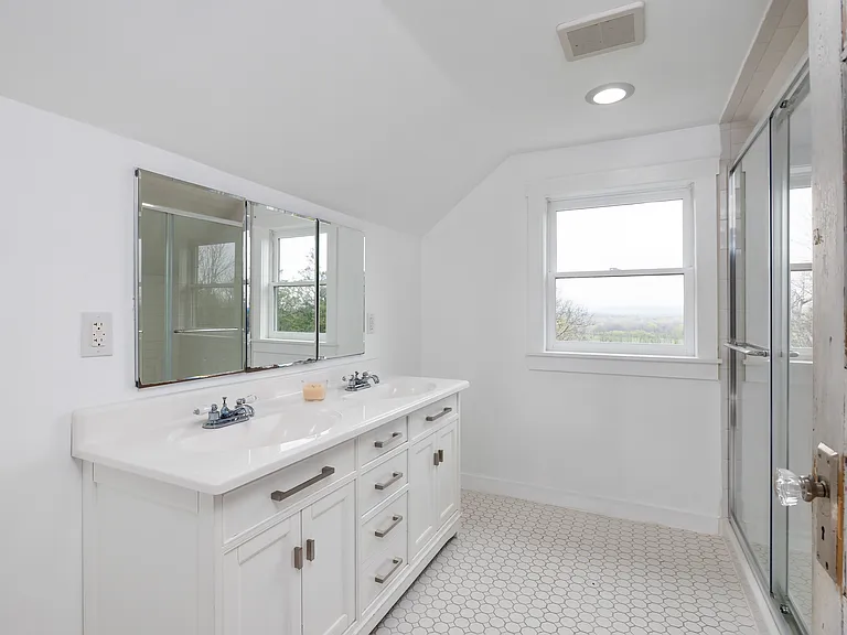 Third Floor full bathroom