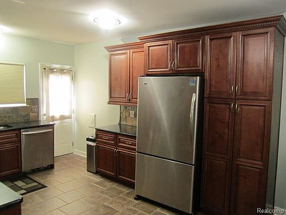 3rd image of 42039 Merrimac Cir