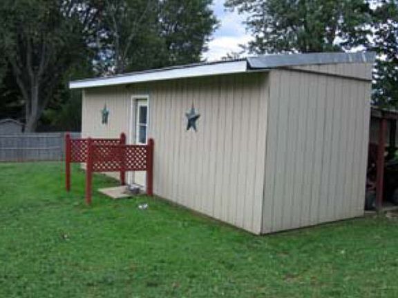 4th image of 1785 Grace Ave