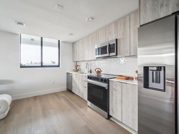 2233 Hollywood Blvd #M24