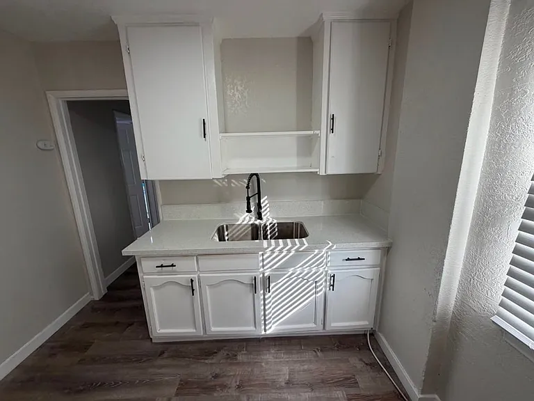2833 1/4 Huron St — Photo 2