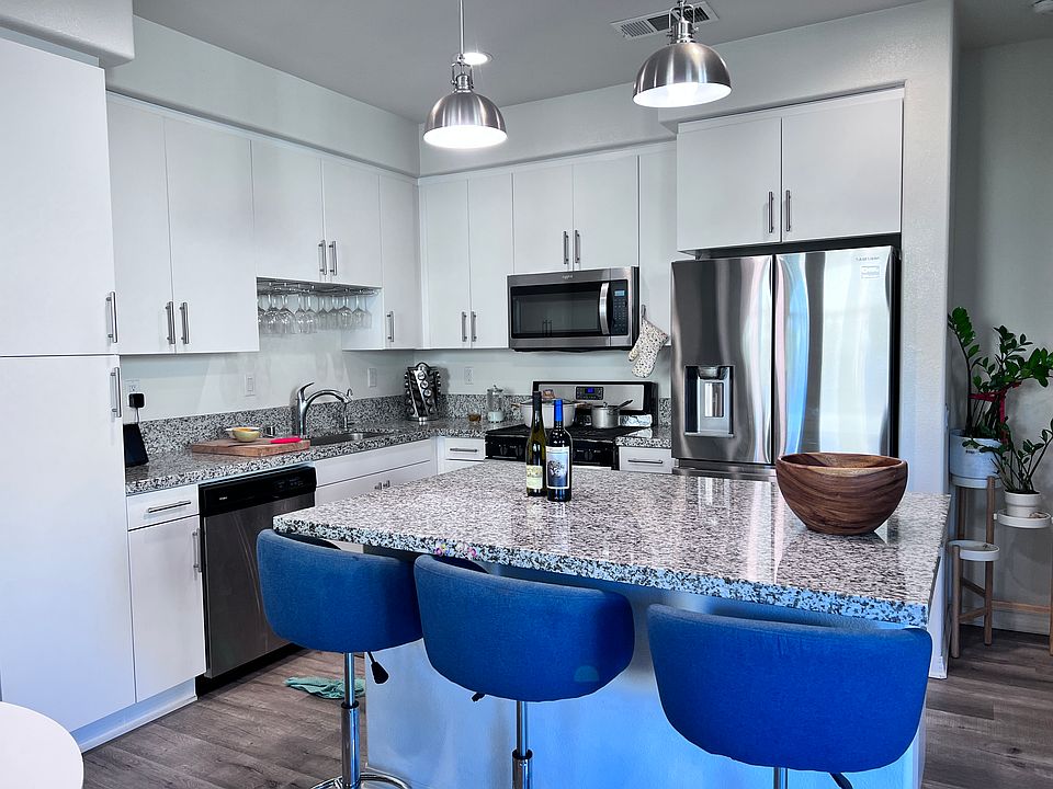 Main Kitchen with granite countertop center island