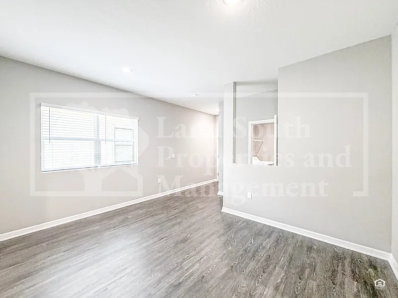 3 bed, 2.0 bath, 1837 sqft, $2,950 — Photo 3