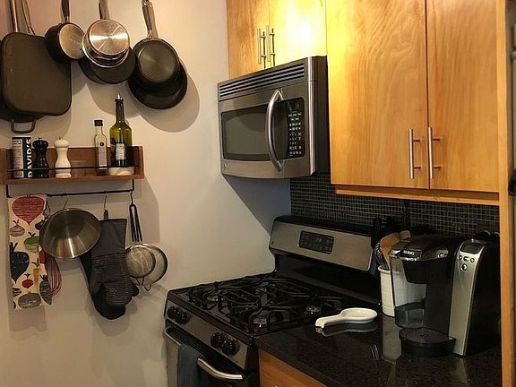 3rd image of 275 Greenwich St APT 7G