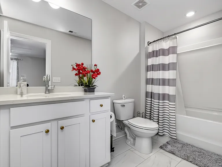 4040 Olivia Rd — Photo 45