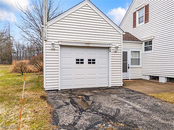 5th image of 9482 Highland Dr