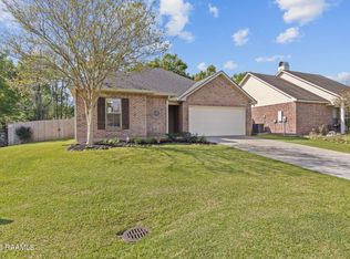 201 Dustin Cir, Broussard, LA 70518
