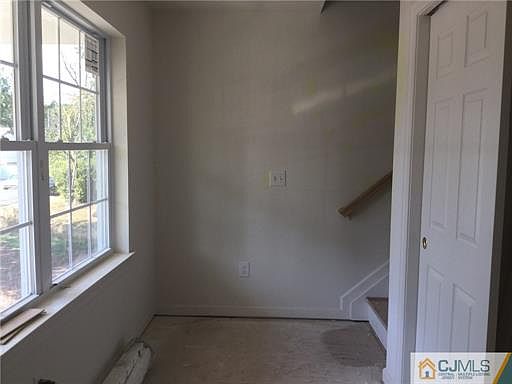 5th image of 43 Miller Ave