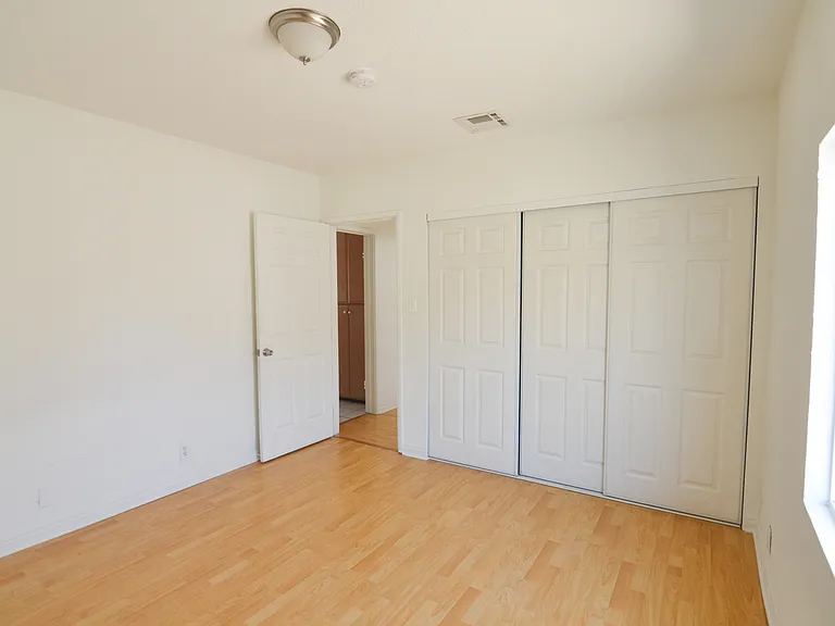 10906 Columbus Ave #1 — Photo 9