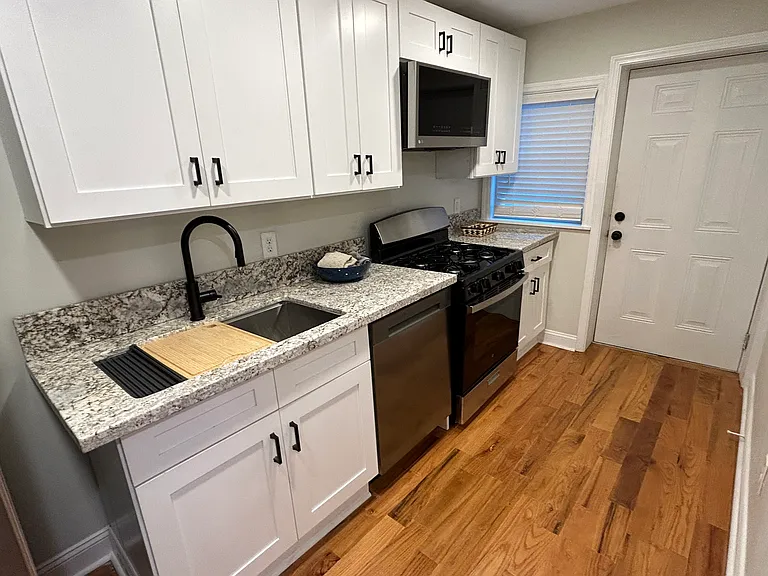 64 South St — Photo 23