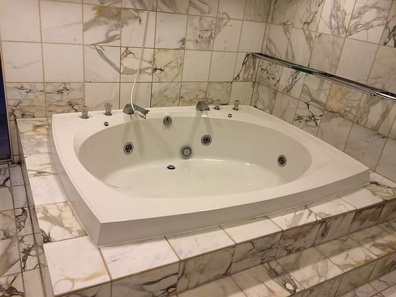 2nd image of 6040 W Lawrence Ave #1