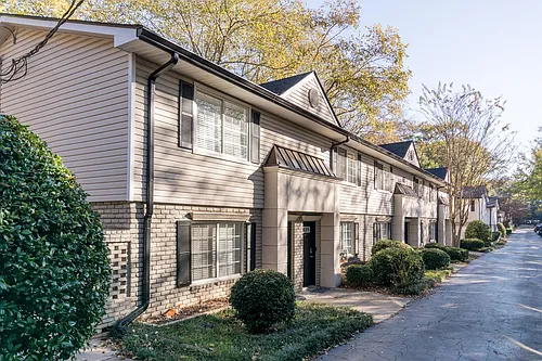 6940 Roswell Rd #12D Photo 1