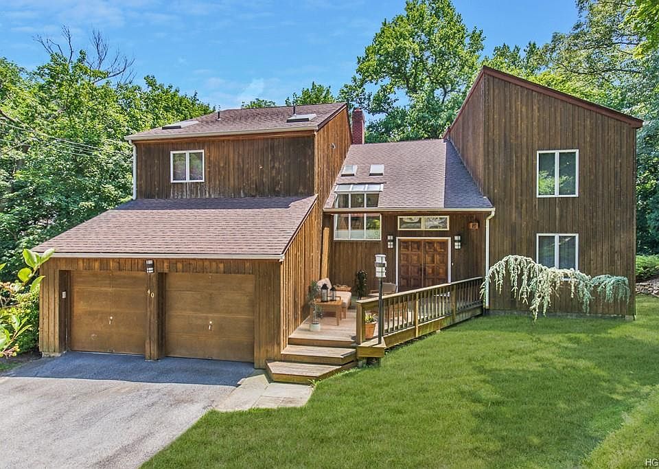 1st image of 40 Hillair Cir