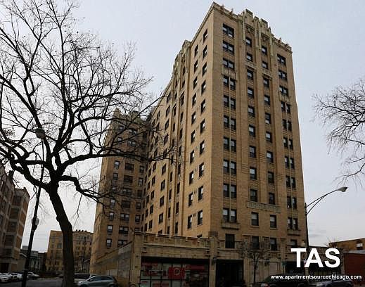 2nd image of 5048 N Sheridan Rd #802