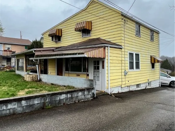 434 1/2 Pitt St, Leechburg, PA 15656