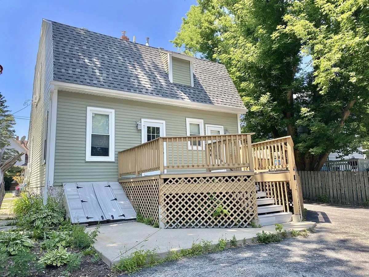 2 bed, 900 sqft, $1,100 — Photo 2