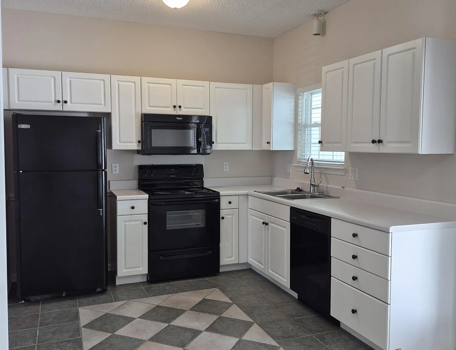 2 bed, 2.5 bath, 1116 sqft, $1,450 — Photo 4