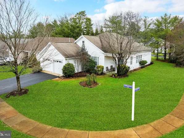 27 Summerwinds Dr, Lakewood, NJ 08701