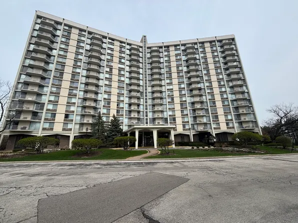 40 N Tower Rd APT 10, Oak Brook, IL 60523